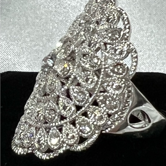 Swarovski Element Intricate Crystal Silver Ring - Picture 5 of 10